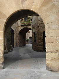 Pals. Portal del carrer Major