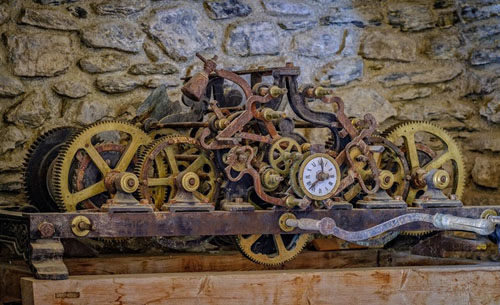 Rellotge a l'interior de la capella de la Mare de Déu de lEsperança