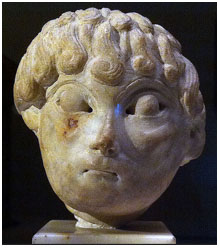 Cap d'home procedent de la portada. Marbre. Mestre de Cabestany, segon ter&ccedil; del segle XII. Col. Oleguer Armengol Junyent, Barcelona