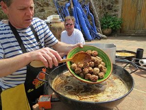 Gastro-Music-Painting, Live-Art a c&agrave;rrec de l'artista Carles Bros a Colera