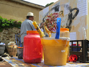Gastro-Music-Painting, Live-Art a c&agrave;rrec de l'artista Carles Bros a Colera