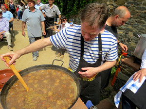 Gastro-Music-Painting, Live-Art a c&agrave;rrec de l'artista Carles Bros a Colera