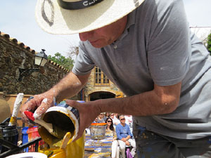 Gastro-Music-Painting, Live-Art a c&agrave;rrec de l'artista Carles Bros a Colera