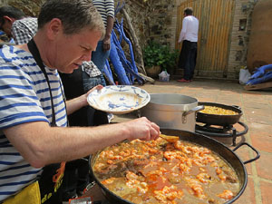 Gastro-Music-Painting, Live-Art a c&agrave;rrec de l'artista Carles Bros a Colera