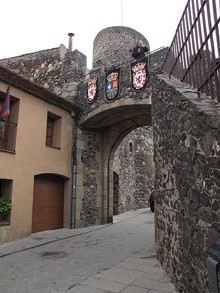Portal de Barcelona des de l'interior de la muralla