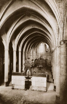 Interior de l'església de Castelló d'Empúries. 1911-1936