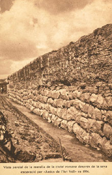 Vista parcial de la murall de la ciutat romana. 1934