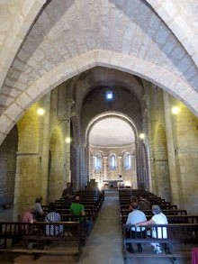 Interior de la nau de l'església