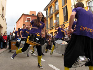 Animació pels carrers de la vila amb el grup Taxeks de Celrà