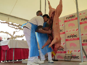 Fira del Porc FIPORC 2015. Demostració de l'especejament d'un porc