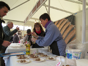 Fira del Porc FIPORC 2015. Elaboració de greixons, botifarres i carn de perol