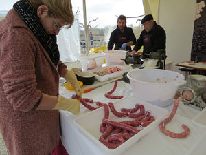 Fira del Porc FIPORC 2015. Elaboració de greixons, botifarres i carn de perol