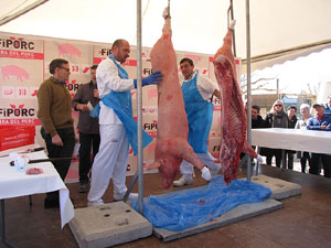 Fira del Porc FIPORC 2016. Demostració de l'especejament d'un porc