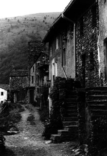 Carrers i església de la Mare de Déu de les Neus d'Espinavell. 1988