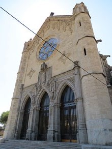 Façana principal de l'església de Santa Maria de Portbou, construïda per Joan Martorell el 1879