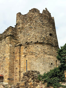 Absis amb merlets de Sant Julià de Rabós