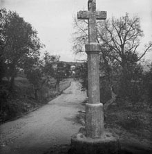 Creu i vista de Rabós d' Empordà. 1918