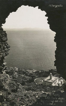 Vista del far de Roses des de les ruïnes del castell de la Trinitat. 1930-1940