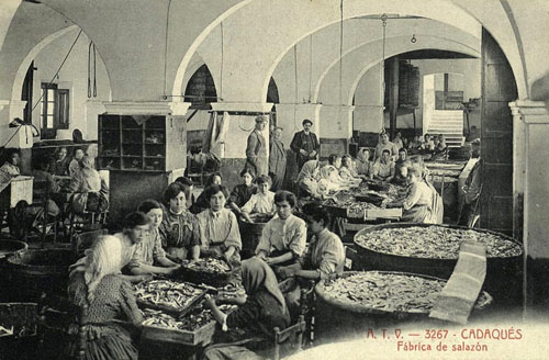Interior de la fàbrica de salaó de Cadaqués. 1911