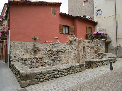 Sant Miquel de la Infermeria, edificat al segle XII