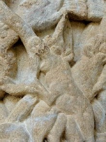 Restes del claustre romànic. Detall de capitell