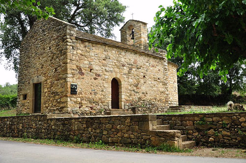 Ermita de Sant Joan de Salelles, al sud del poble de Sant Sadurní de l'Heura