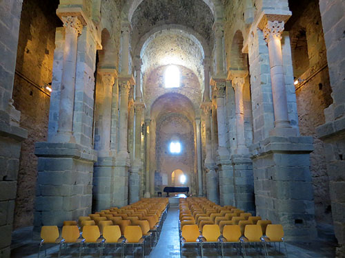 Cap&ccedil;alera de l'esgl&eacute;sia de Sant Pere de Rodes