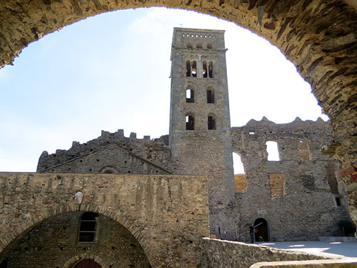 La galilea i el campanar de Sant Pere de Rodes