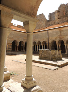 El claustre superior de Sant Pere de Rodes