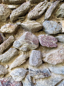 Detall de construcci&oacute; amb opus spicatum