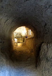 Acc&eacute;s a les depend&egrave;ncies monacals des del claustre superior