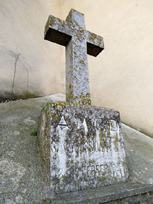 Creu de la Santa Missió a la façana de l'església parroquial de Sant Miquel. 1949