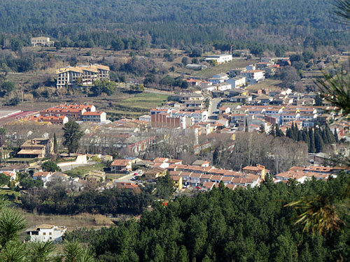 Santa Coloma des del camí del castell de Farners