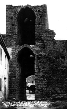 Torre i portal de Santa Caterina de Torroella de Montgrí. 1920