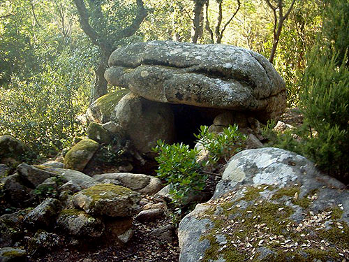 Paradolmen d'en Garcia. Massís de Cadiretes, Tossa de Mar