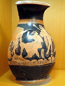 Pelike àtic de figures roges. Enterrament 32. El tema probablement representa Teseu abandonant Ariadna. Pintor de Meleagre. Inicis del segle IV aC