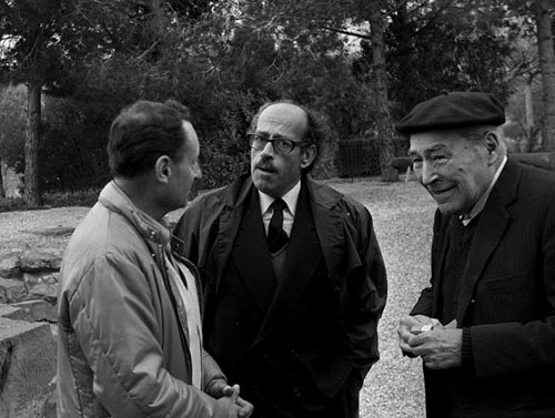 Miquel Oliva, director de les excavacions, el professor Miquel Taradell i l'escriptor Josep Pla a la reunió d'arqueòlegs a Ullastret el 1974. Fotografia Narcís Sans Prats, CRDI - Ajuntament de Girona