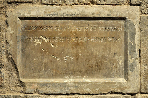 Làpida sepulcral d’Alfons el Cast. Santa Maria de Vilabertran