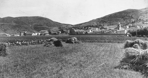 Vista de la poblaci&oacute; d'Alp. Ca. 1940-1945