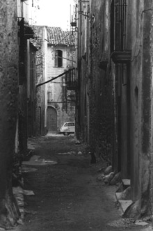 Carrer del nucli antic de Bàscara. 1987