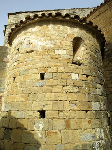 Detall de l'absis de l'església de Sant Feliu de Beuda