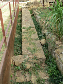 Restes del claustre del monestir del Sant Sepulcre de Palera