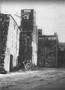 Antiga Torre dels Jueus o de Can Masbernat, al capdavall del carreró del Call, enderrocada durant un remodelatge del sector el 1916
