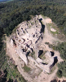 Vista general del castell d'Esponellà