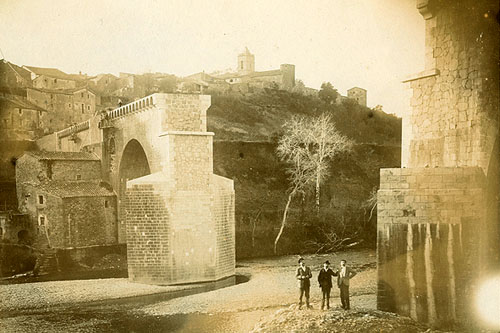Obres de restauració del pont d'Esponellà. 1903