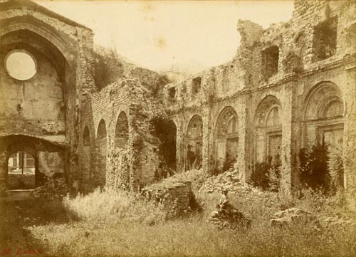Estat de l'interior del monestir de Santa Maria de Ripoll. 1879