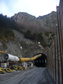 Perforació del túnel del Roc del Dui al cremallera de Núria. 2008