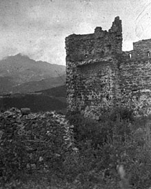 Vista parcial de les runes del Castell de Montsoriu. 1942