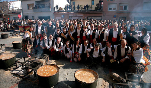 Fotografia de grup dels participants en la festa del ranxo de Vidreres. 2012