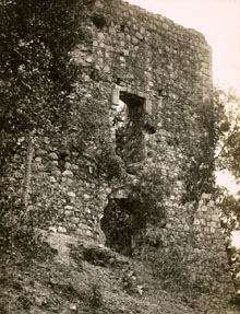 Murs del castell de Sant Iscle. 1918